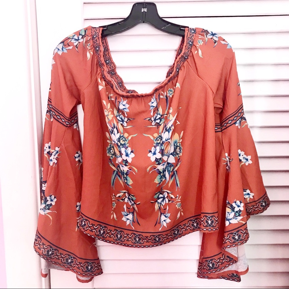 Off the Should Bell Sleeve Top💐